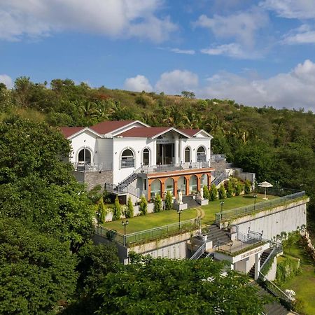 Bellevue Palace By Stayvista - Lavish Abode With A Pool, Landscaped Lawn, Gazebo & Adventure Activities ناسيك المظهر الخارجي الصورة