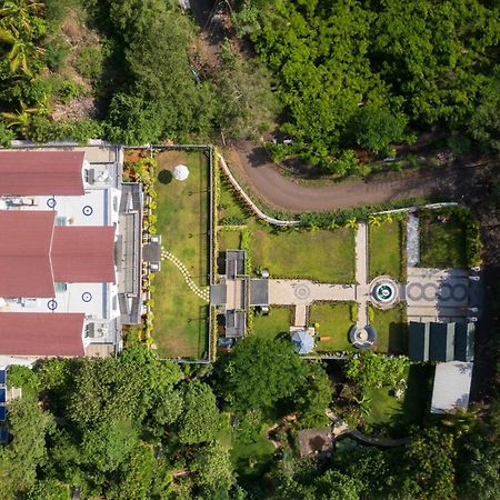 Bellevue Palace By Stayvista - Lavish Abode With A Pool, Landscaped Lawn, Gazebo & Adventure Activities ناسيك المظهر الخارجي الصورة